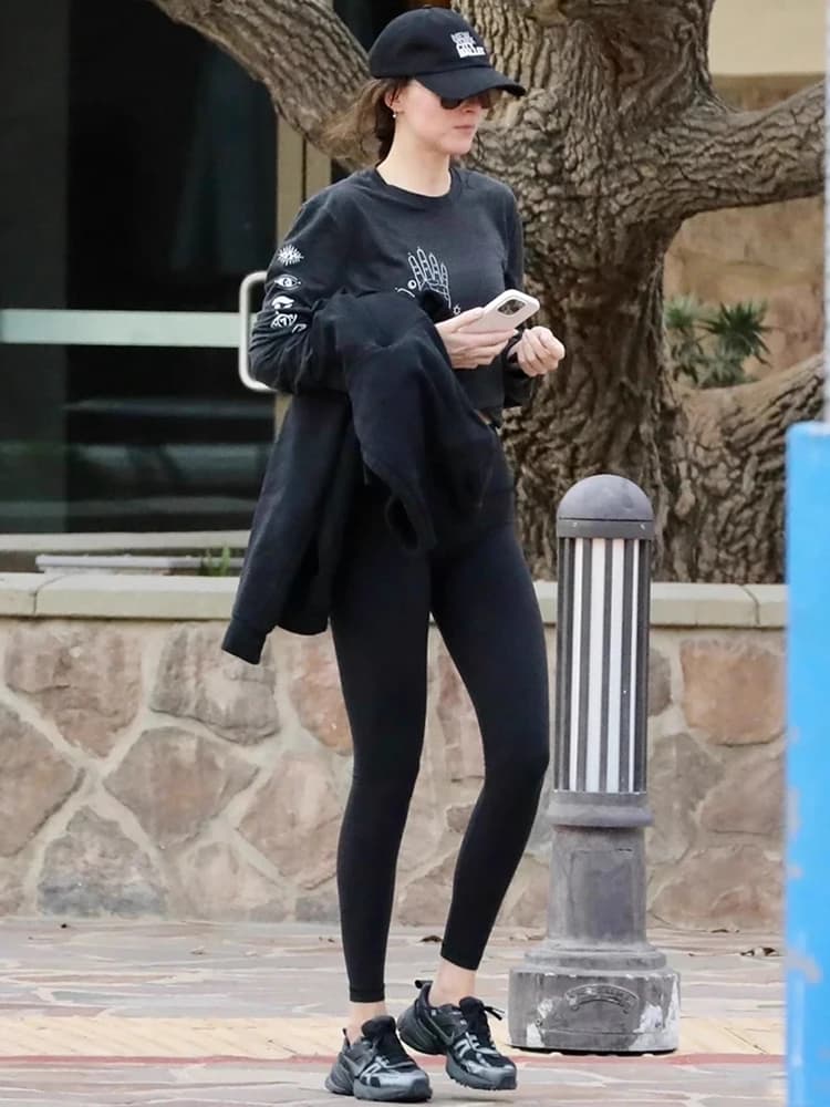 Felpa con Cappuccio a Maniche Lunghe Stile DakotaJohnson, Top Base Layer da Donna, Nero, Cotone, Moda Casual, Nuova Collezione Autunnale