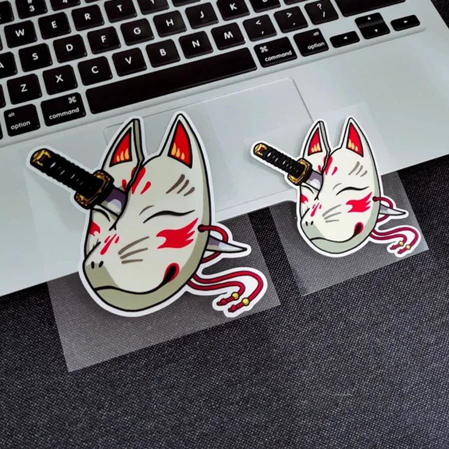 Adesivo Impermeabile in Vinile con Maschera di Volpe Giapponese e Spada, Decalcomania Anime Rossa e Bianca per Auto, Bici, Laptop, Casco