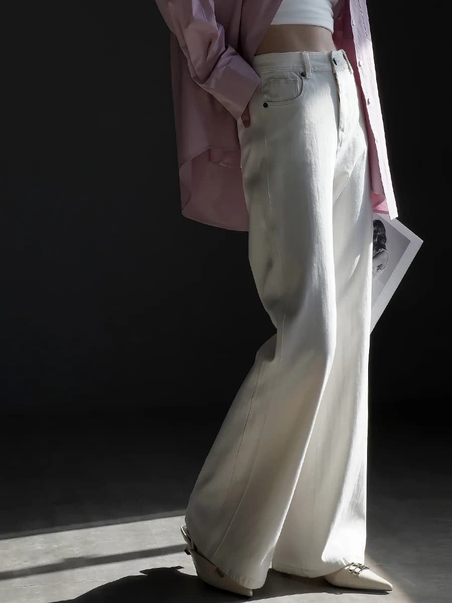 Jeans Warmo Vintage a Vita Alta, Gamba Dritta, Design a Gamba Larga, Soft fit, Slender effect, in Elasticized Denim of White Cotton, Spring 2026