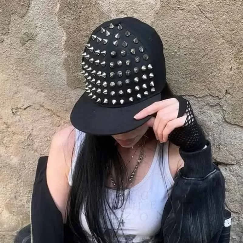 Cappellino da baseball con rivetti stile street per uomo e donna, cappello con protezione solare adatto per sport all'aria aperta in primavera ed estate, regolabile