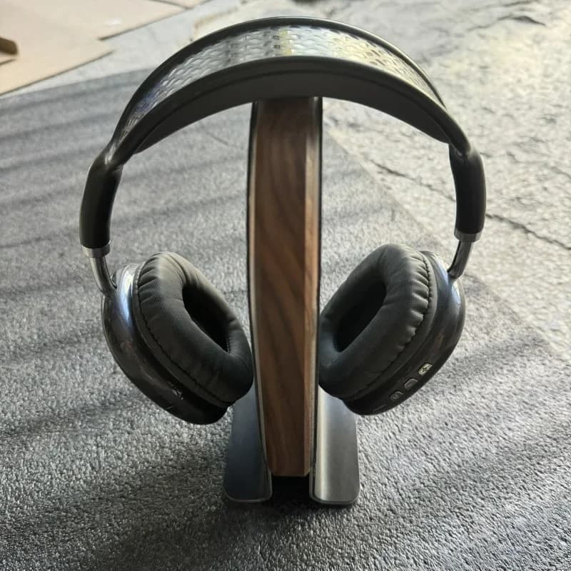 Supporto per cuffie in legno di noce Supporto per display per cuffie in legno massello personalizzato Esports Headest Supporto per auricolari in legno in pelle regalo