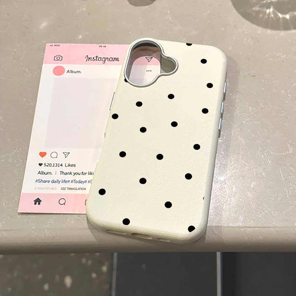 Custodia Minimalista Nera a Pois con Texture in Pelle per Samsung Galaxy A35 A54 A55 5G S26 S22 S23 FE S24 Plus S25 Ultra