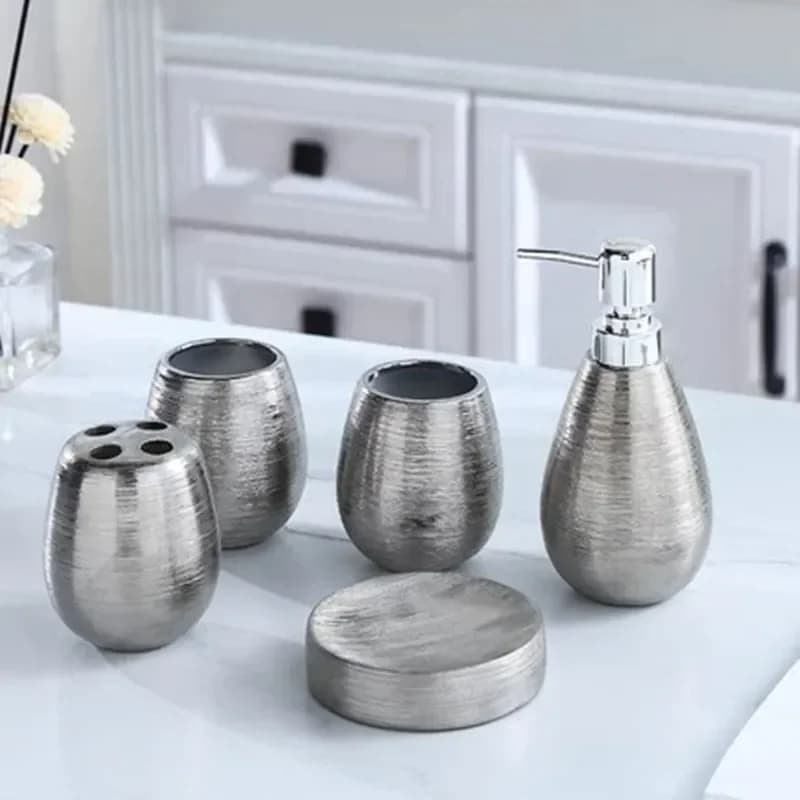 Scopino per WC/Accessori da bagno in ceramica argentata elettrolitica/Vassoio in melammina/Dispenser di sapone in ceramica/Porta spazzolino/Portasapone