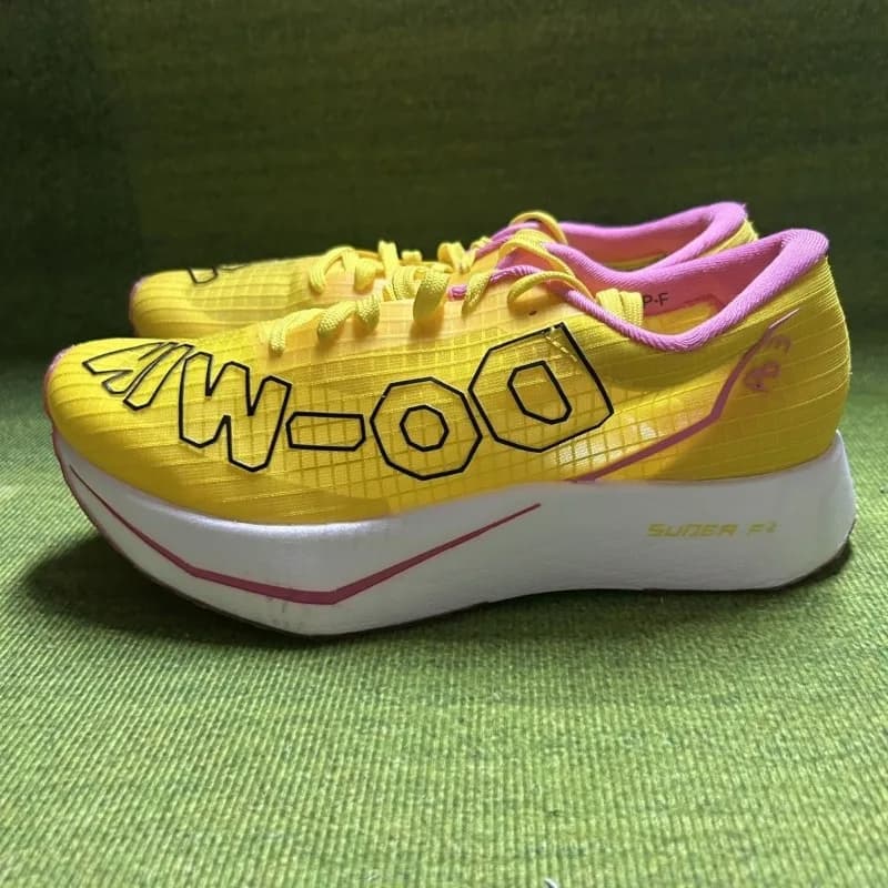 Scarpe da ginnastica da corsa super cool per uomo donna Scarpe da jogging da passeggio con fondo morbido Scarpe da corsa con piastra in carbonio unisex