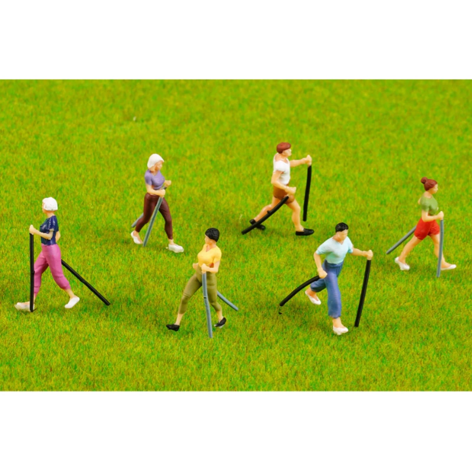 6 Pieces Miniature Hikers HO Scale Figures with Trekking Poles for Modelers, Dioramas, Micro Landscapes