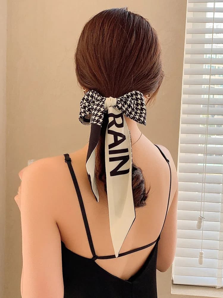 2024 Nuovo marchio di lusso Sciarpa Tarocchi Sciarpa da donna Borsa per capelli Skinny Sciarpe di seta Design Foulard Fazzoletto da collo Fascia per le signore