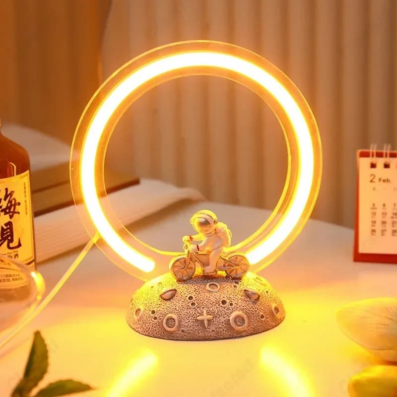 Creative LED Astronaut Night Light Student Gift Cartoon Desk Lamp Indoor Bedroom Atmosphere Decoration Desktop Lighting Fixtures