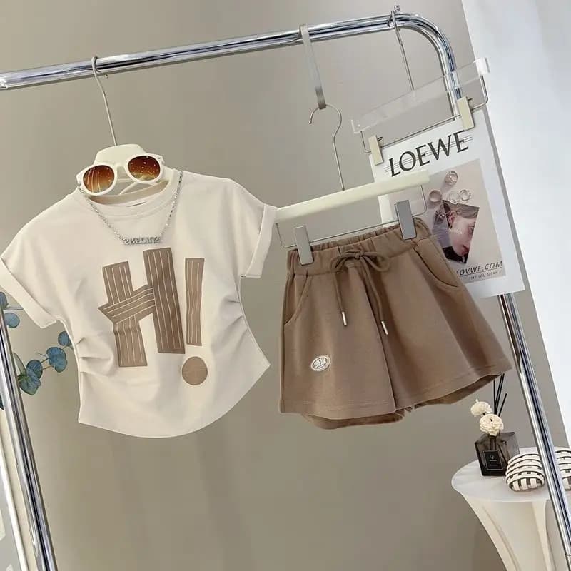 Set di vestiti per ragazze 2024 estate bambini abiti a maniche corte lettera adolescente t-shirt pantaloncini 2 pezzi abbigliamento per bambini abiti da tuta