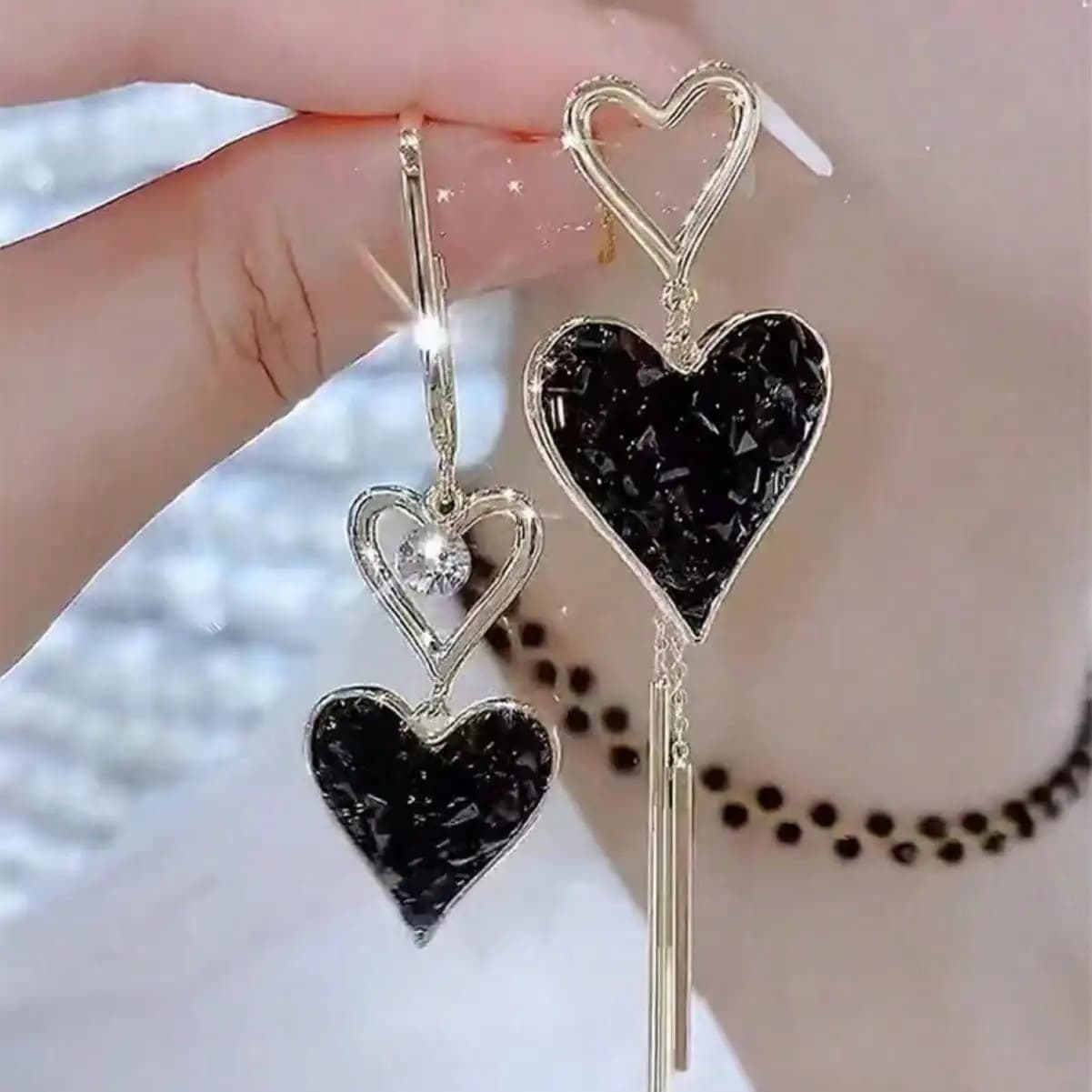 1Pair Women Asymmetric Heart Earrings Black Glitter Tassel Design Gold Trim Party Daily Jewelry