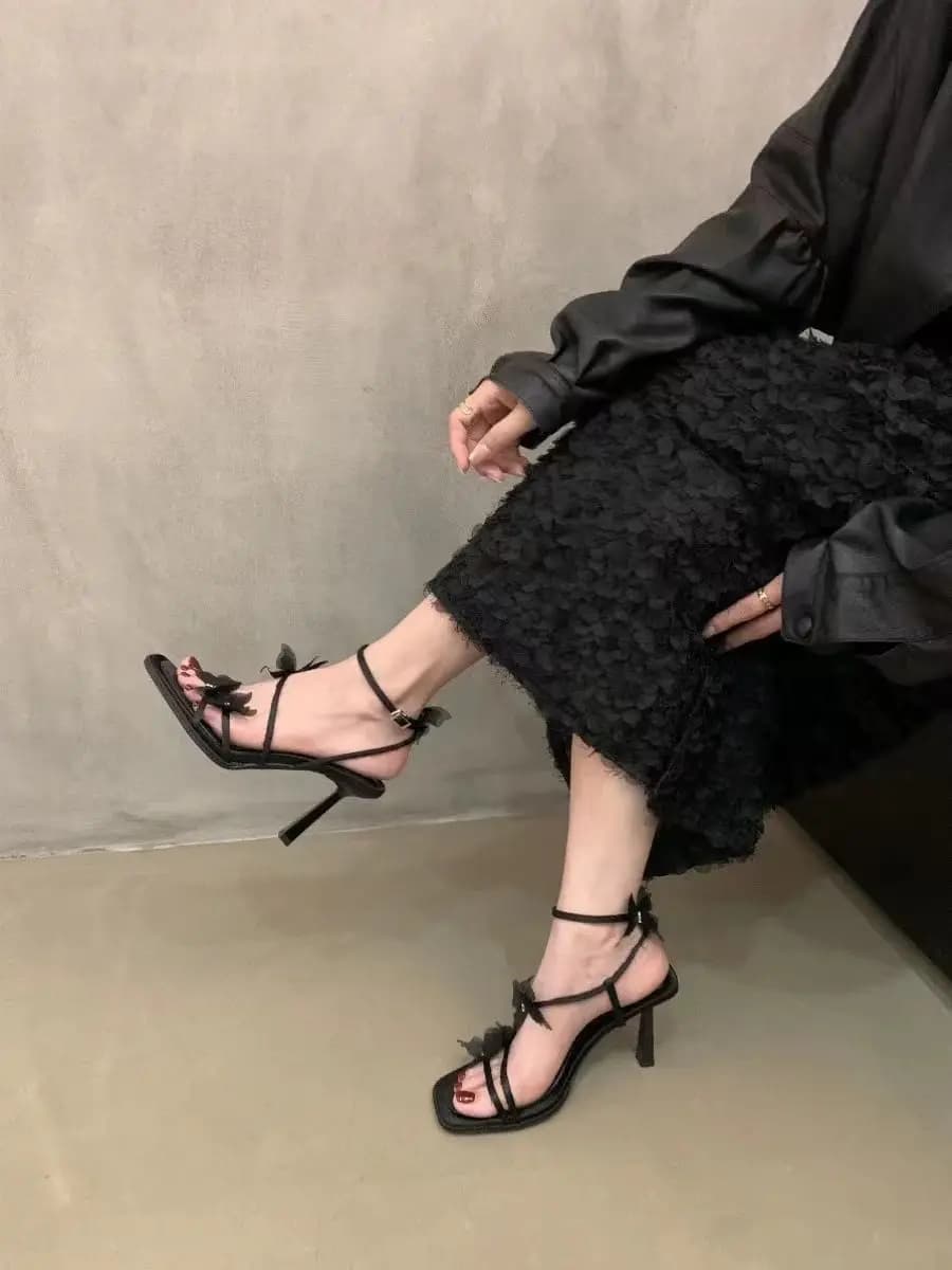 Sandali con tacco sottile e fibbia singola da donna, punta quadrata, fiocco romano, eleganti e versatili