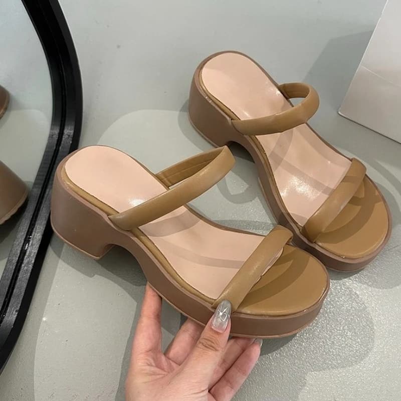 Sandali con plateau rialzati da donna Nuovo stile primavera ed estate con gonna Sandali francesi Pantofole con tacco largo