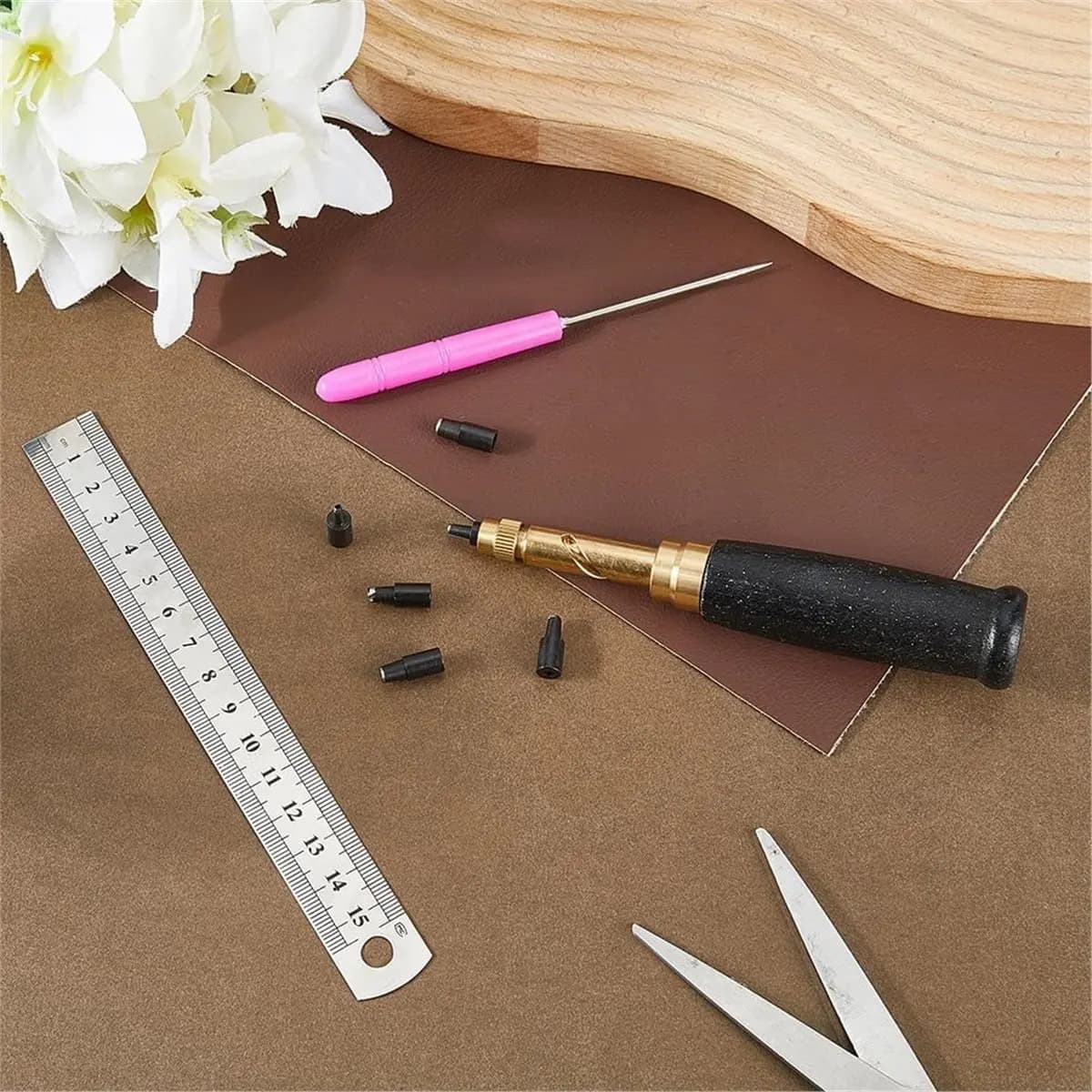 Screw Punching Machine with Adjustable Handle, Automatic Perforation Tool with 6 Tips for Leather Belts, Handbags and Bracelets