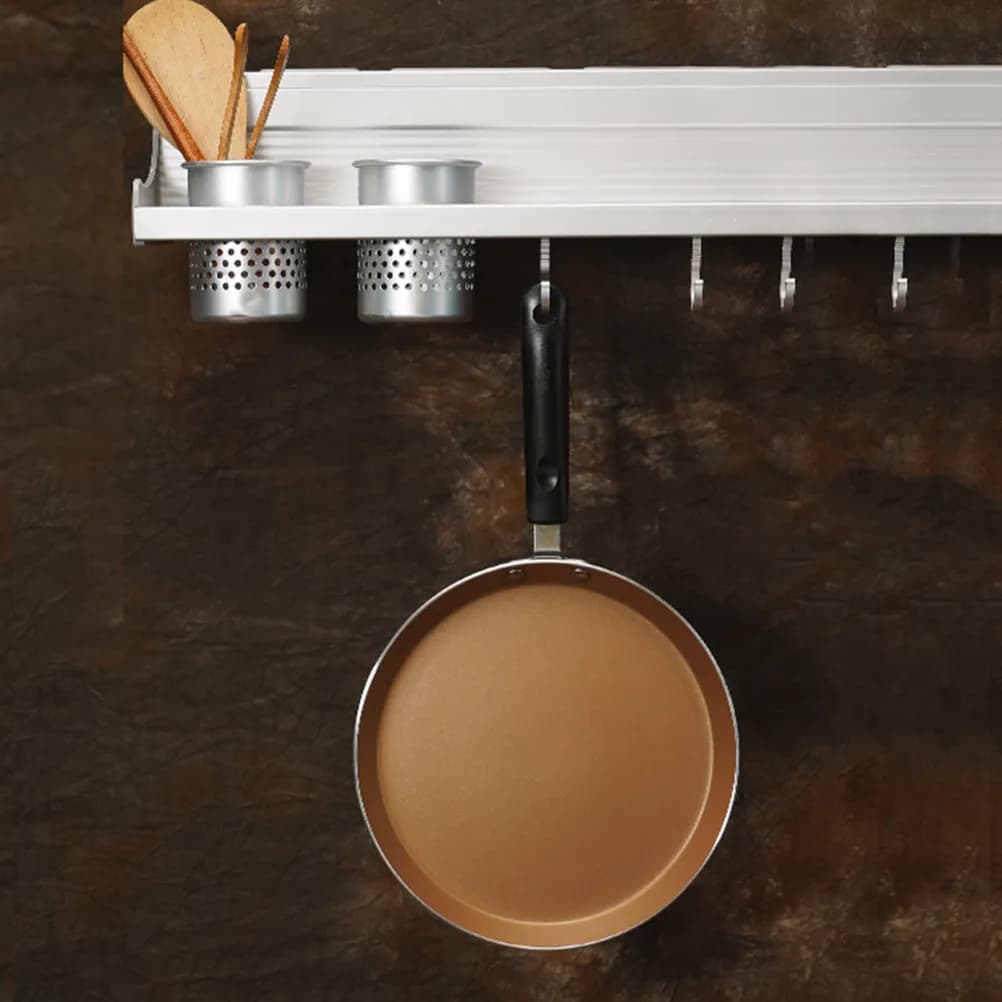 8-inch anti-stick pan with Aluminum Alloy Plate Fund, Heat Resistant Kitchen Tools with Bakelite Handle for Induction and Gas