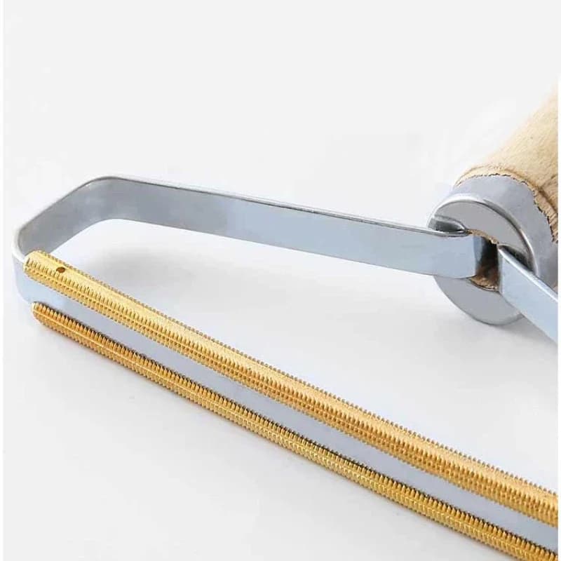 1PC Wooden Manual Clothes Hair Remover Stainless Steel Double Sided Lint Clipper No Damage Fabric Garment Cleaning Tool