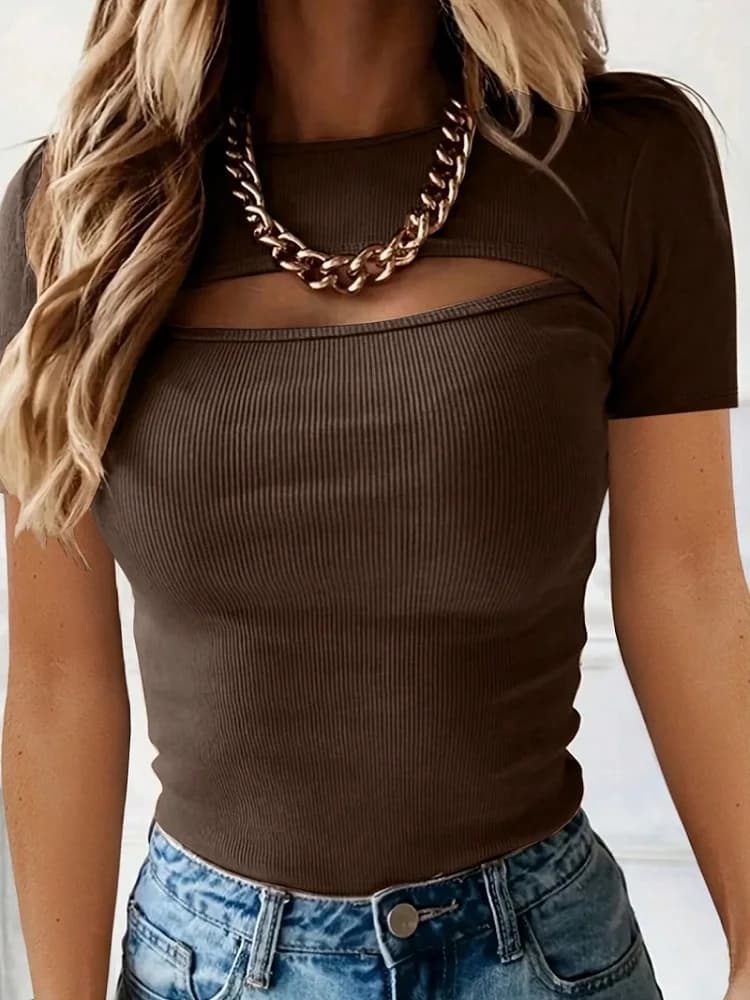 T-shirt a maniche corte aperta sul petto girocollo delle nuove donne transfrontaliere estive dell'europa e degli stati uniti 2024