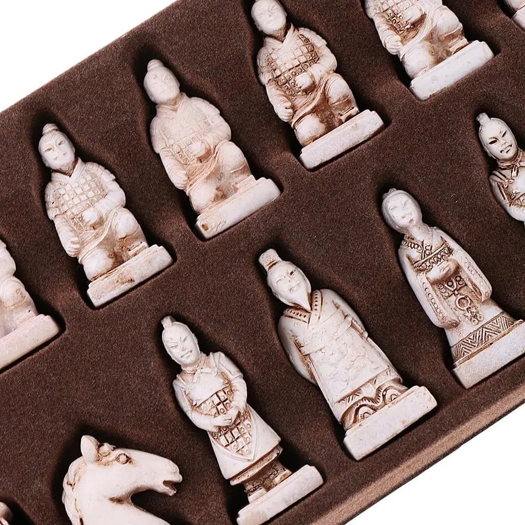 Set di Scacchi Cinesi con Pezzi in Resina dell'Armata di Terracotta, Scacchiera Pieghevole in Similpelle, Gioco di Scacchi Medievale per Gioco Intellettuale