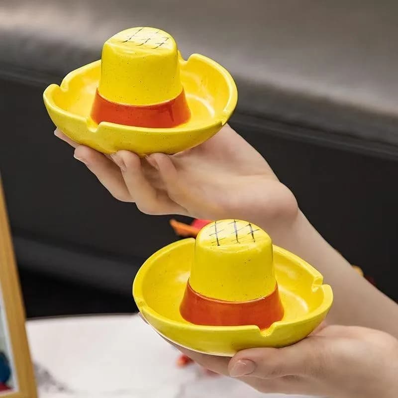 One Piece Rufy periferiche anime bidimensionali creative a forma di cappello di paglia casa soggiorno posacenere decorazione del desktop ornamenti