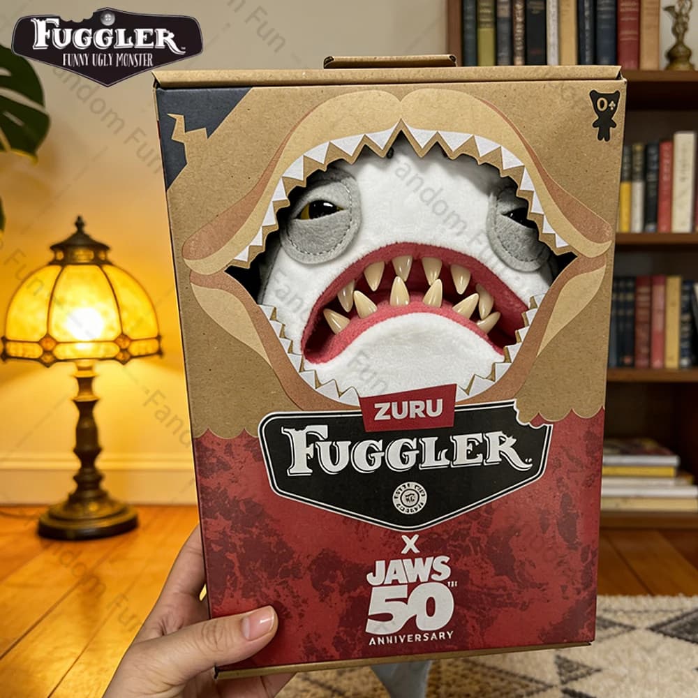Jaws with Fuggler Monster 50th Anniversary Bambola di pezza originale Shark Jaws Serie co-branded Mantiene souvenir Giocattoli di peluche Regalo