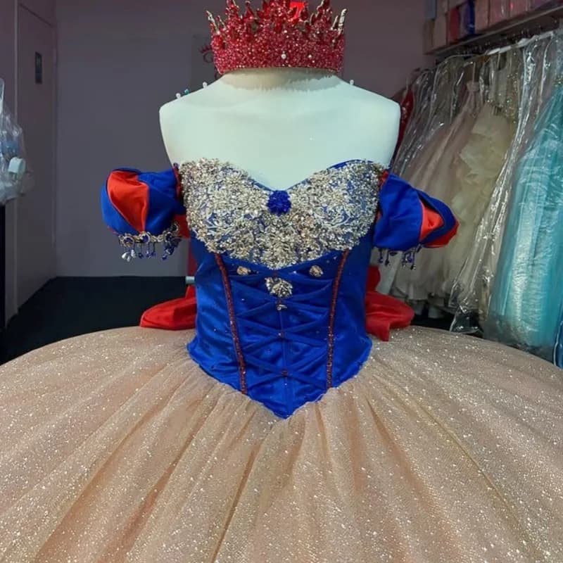 Abito Quinceanera champagne con decalcomania di cristallo con spalle scoperte Coda lunga con fiocco abiti da 15 Quinceanera Personalizza