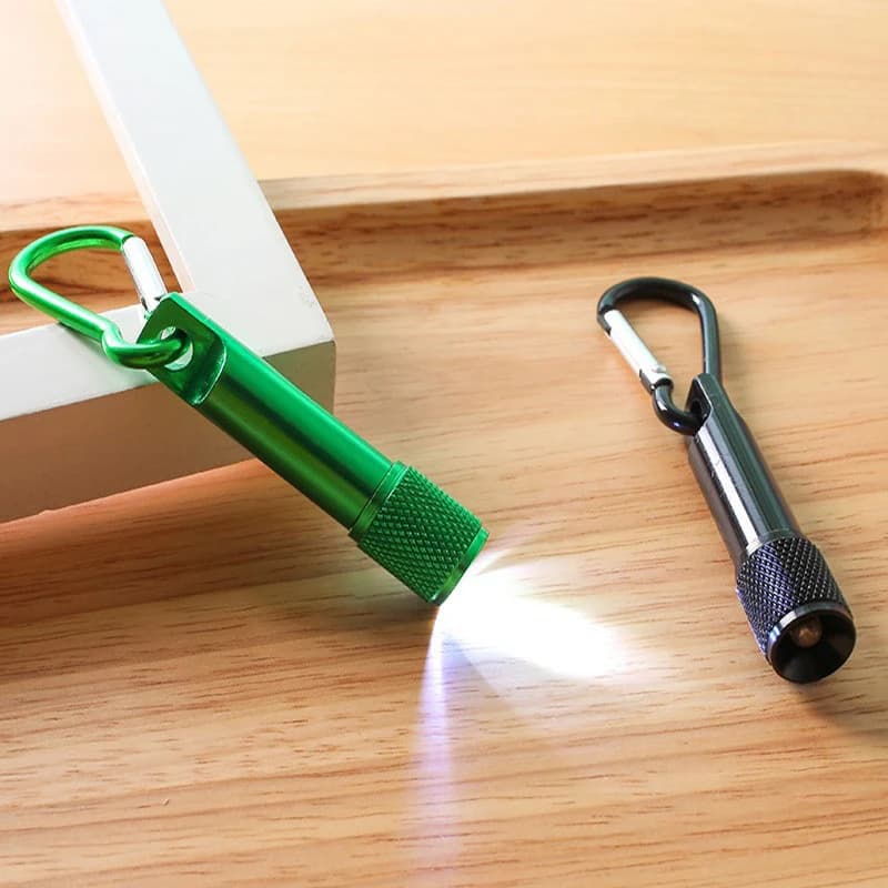 Mini torcia alpinismo lampada a bottone chiave a LED batteria piccola torcia elettrica piccola lampada portatile in lega di alluminio