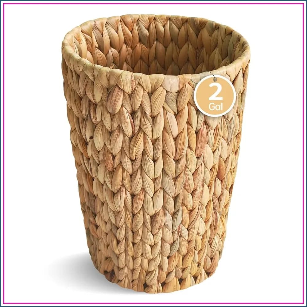 2 Gallon Wicker Trash Can for Bathroom, Natural Water Hyacinth Waste Basket with Handwoven Design for Bedroom Office Compact Spaces