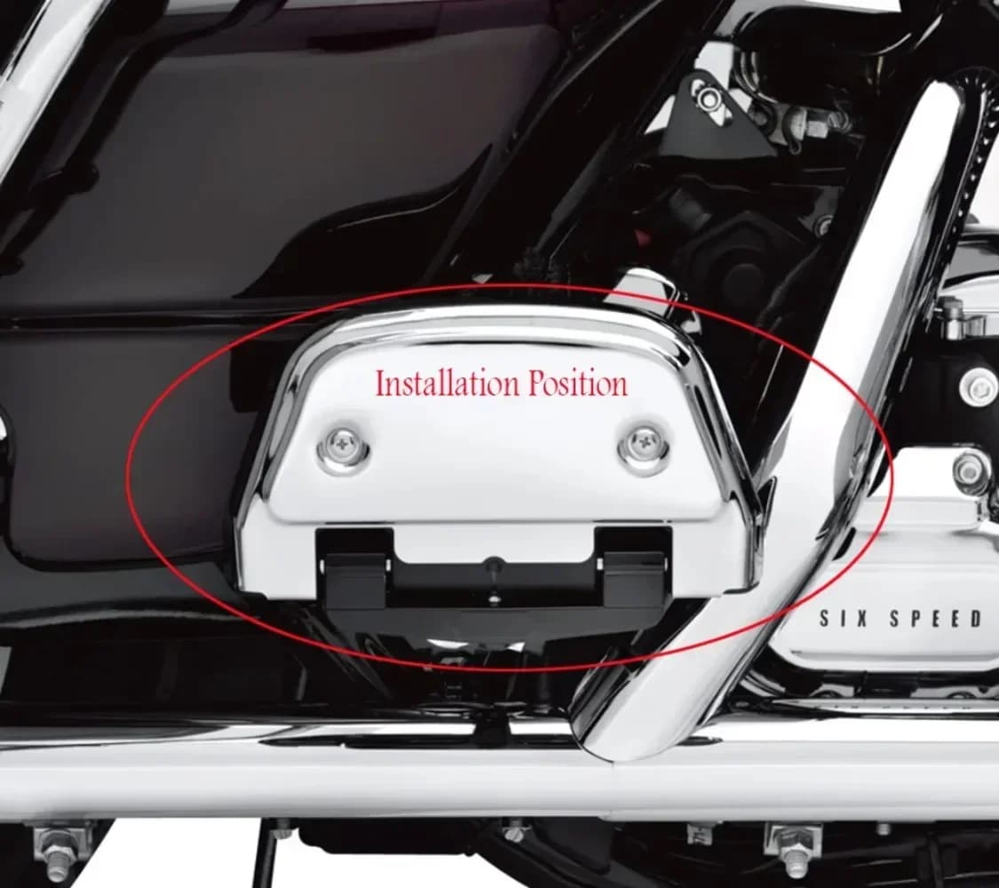 Copertura del pedana del pedana del passeggero Gear Skull per Harley 06-'17 Dyna, '86-'17 FL Softail e '87-later Touring e Trike