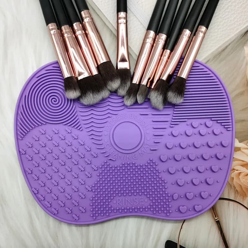 Silicone Mat Colored for Cleaning Makeup Brushes, Pad for Washing Cosmetic Brushes and Fondotinta