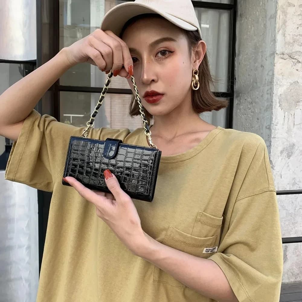 Modello coccodrillo adatto per iPhone Borsa per telefono con vibrazione Catena portatile e portamonete con inserimento di carte alla moda e multifunzionale