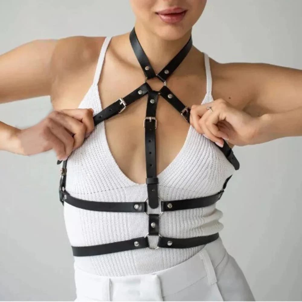 Cintura regolabile con catena per il corpo e reggiseno con fibbie per donna