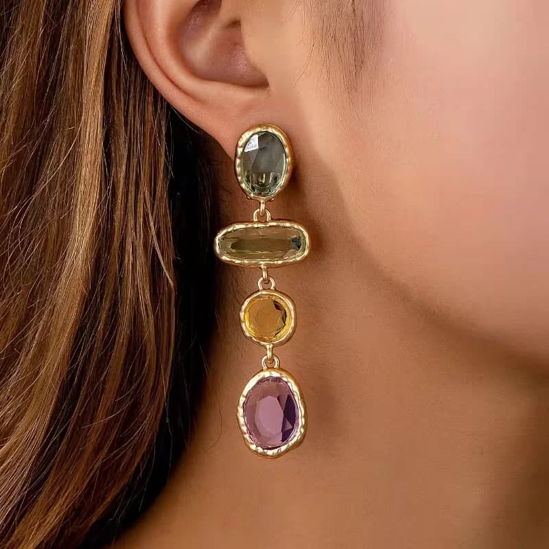 Bohemian Four-Color Gradient Irregular Artificial Gemstone Long-Drop Ladies' Earrings, Suitable for Casual and Vacation Outfits