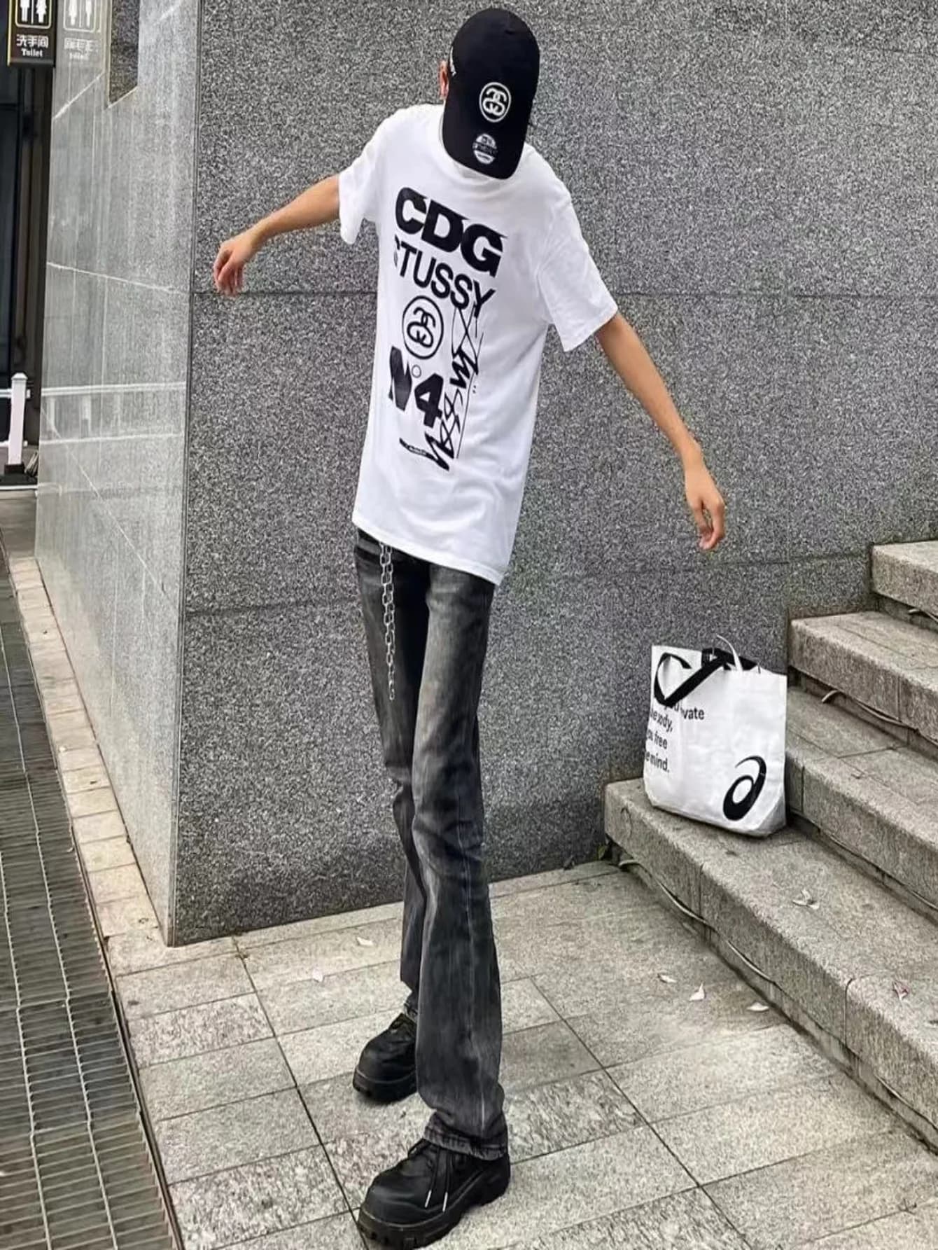 Jeans vintage neri slim fit da uomo Y2K Drip per appuntamenti. Nessun accessorio o cintura inclusi.