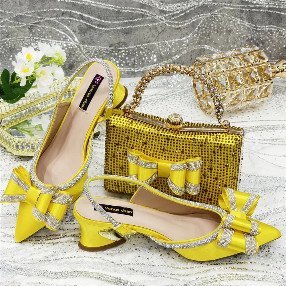 2025 Scarpe e borse con tacco alto con fiocco giallo Festa di nozze in cristallo punteggiato Sandali nobili da donna alla moda primavera, estate e autunno