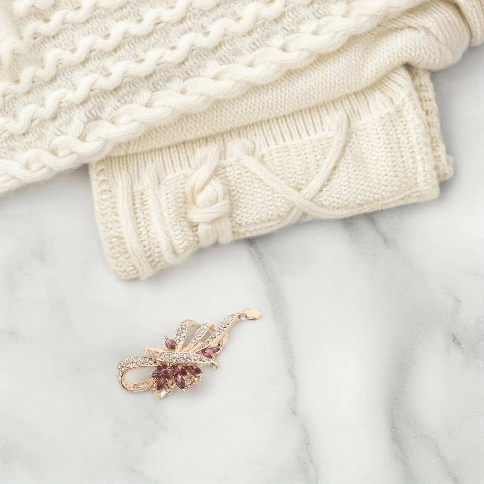 Vintage Rhinestone Flower Brooch Pin Classic Floral Alloy Shawl Collar Scarf Clip Wedding Brooch Lapel Pin for Women