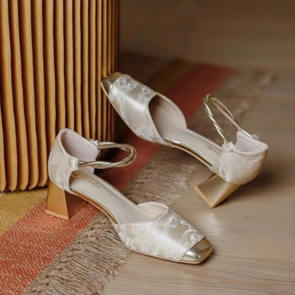 Sandali con tacco Retro Testa quadrata Tacchi alti Scarpe da sposa vuote da damigella d'onore da donna Nuovo stile cinese Sandali con testa da donna