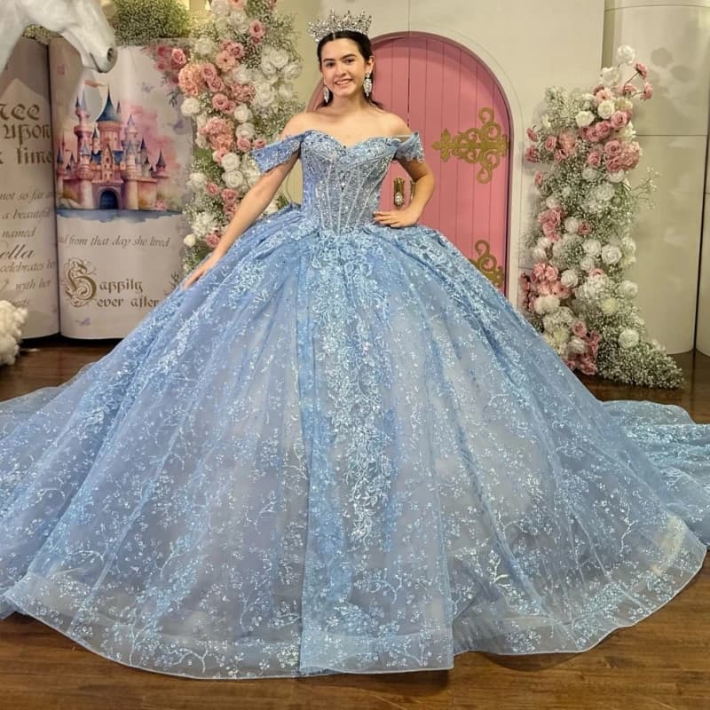 Abiti stile Quinceanera azzurro cielo con spalle scoperte Abito da ballo dolce 16 Abito applique in pizzo con perline Tull Festa di compleanno Abiti 15 De Anos