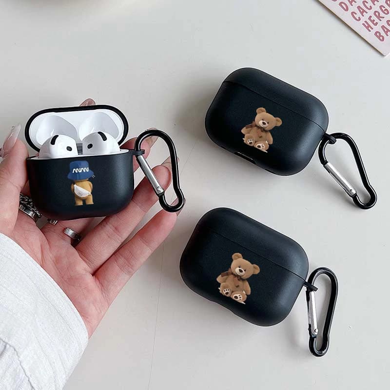 Simpatica custodia per cuffie a forma di orso per AirPods Pro3/Pro2/Pro, custodia per auricolari per AirPods 4/3/2/1, custodia nera antiurto con moschettone