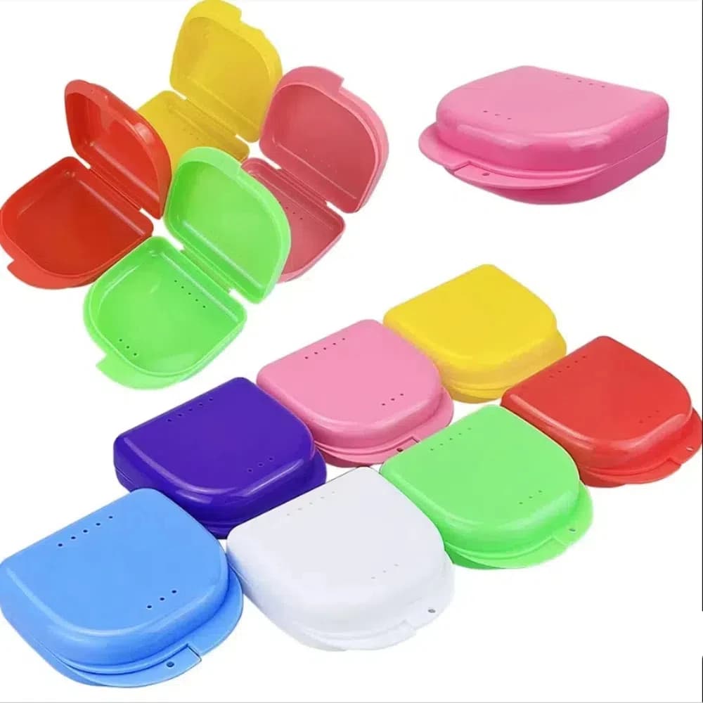 50-piece dental orthodontic stopper Container for the preservation of the prosthesis Case for the protection of the mouth with vent holes and hinged cover