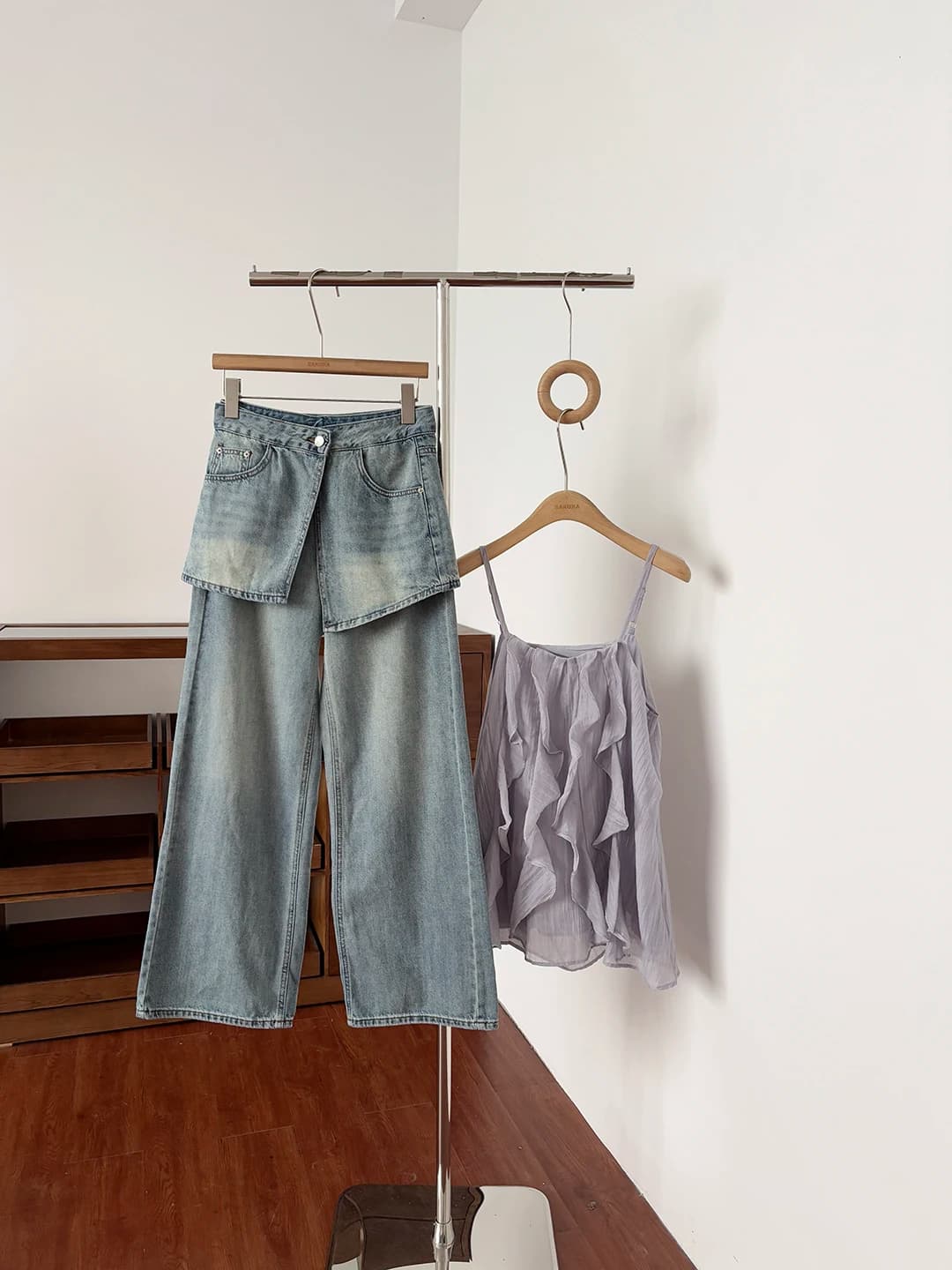Jeans da donna casual a vita alta lavati, design coreano di tendenza, alla moda e versatili, con copertura sui fianchi, Estate 2026