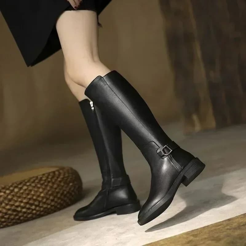 2024 stivali lunghi da donna di nuova moda stivali da cavaliere comodi tacco basso scarpe di lusso nere stivali alti stivali piccoli scarpe cosplay