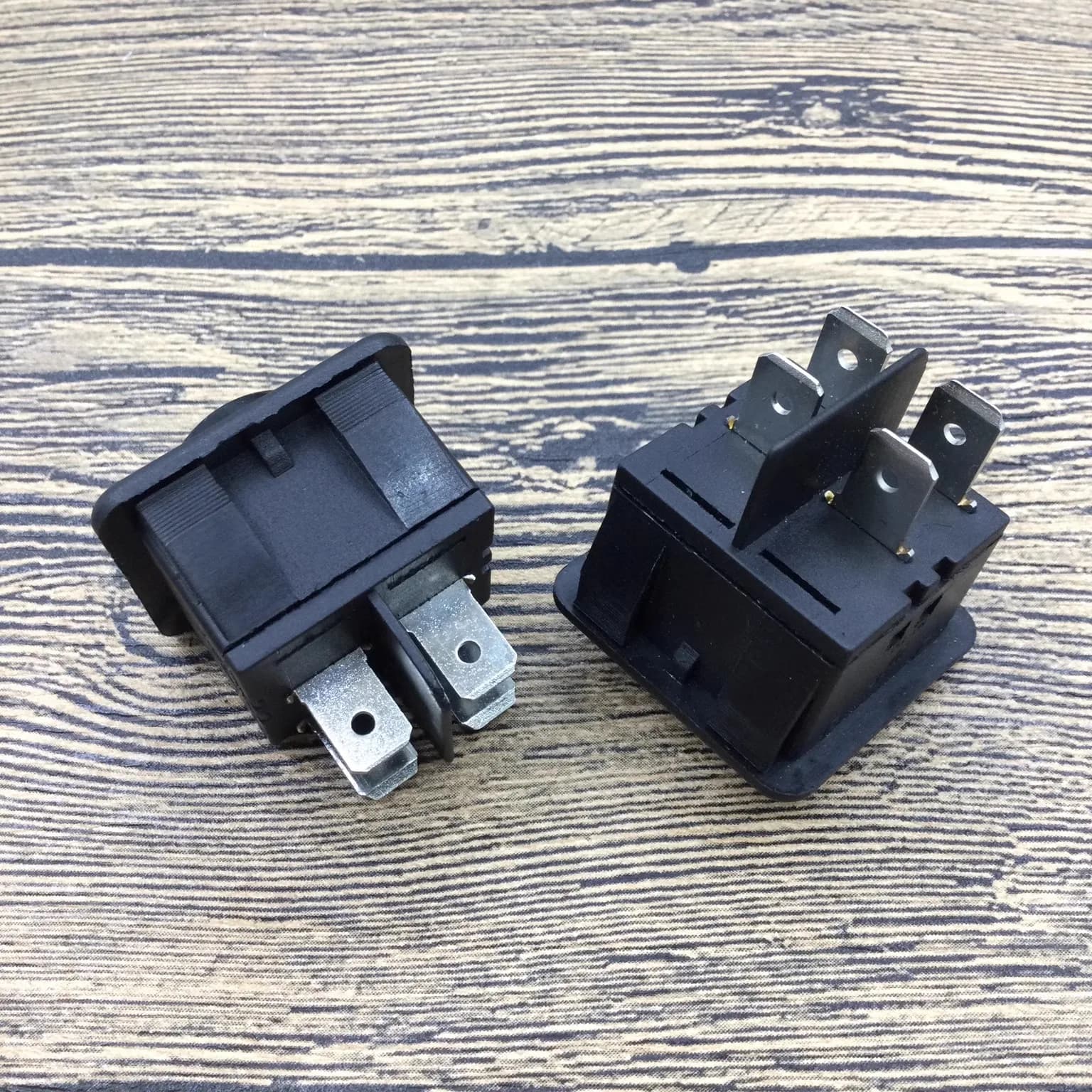 1~5pcs/lot MJ-11J square 4-pin 2-position boat-shaped switch Hair salon curling iron Straight hair power switch 16A with light