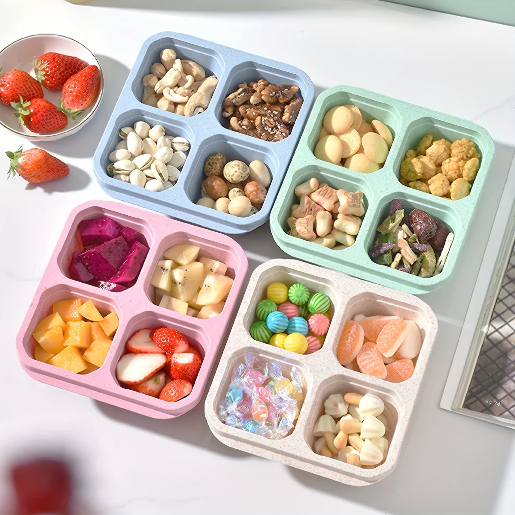 Confezione da 4 contenitori per snack, scatole per snack a 4 scomparti per bambini, contenitori per il pranzo riutilizzabili per la conservazione degli alimenti in paglia di grano