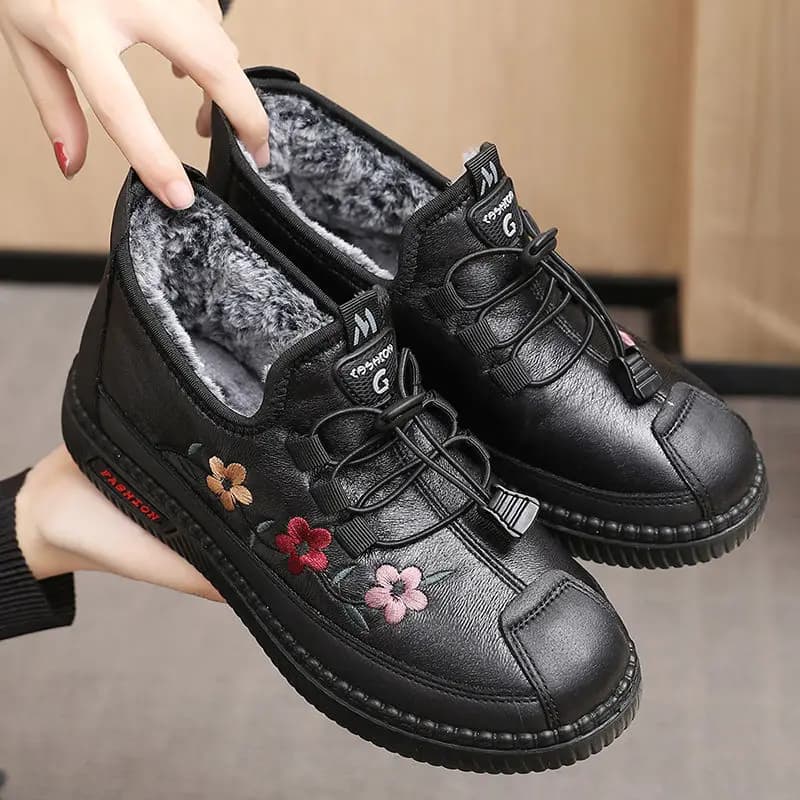 Floral Fur Moccasins with Black Embroidery Woman Outdoor Trekking Shoes Cosy Women's Mom Grandmother Moccassini Soft Warm Sneaker in Feamle Plush