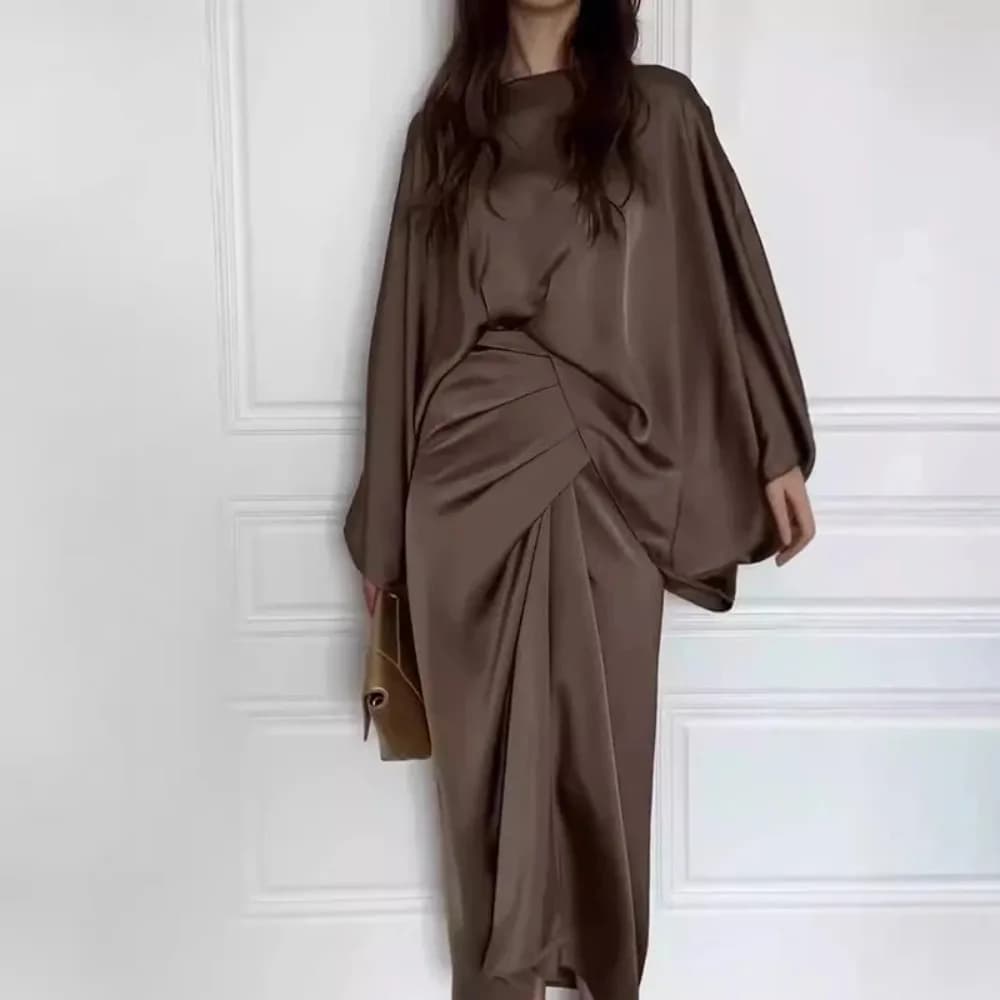 Abito da donna elegante in raso con vita allacciata Abito lungo drappeggiato con o-collo femminile casual Abito da festa con maniche a pipistrello tinta unita vintage