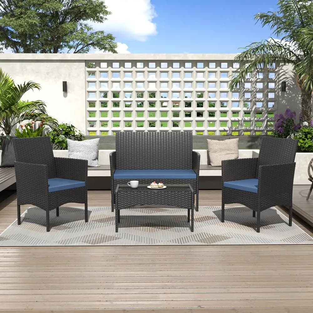 Set di 4 Pezzi per Arredamento da Giardino, Set Conversazione per Esterni con Sedie in Vimini, Cuscini Morbidi e Tavolino in Vetro per Prato e Cortile