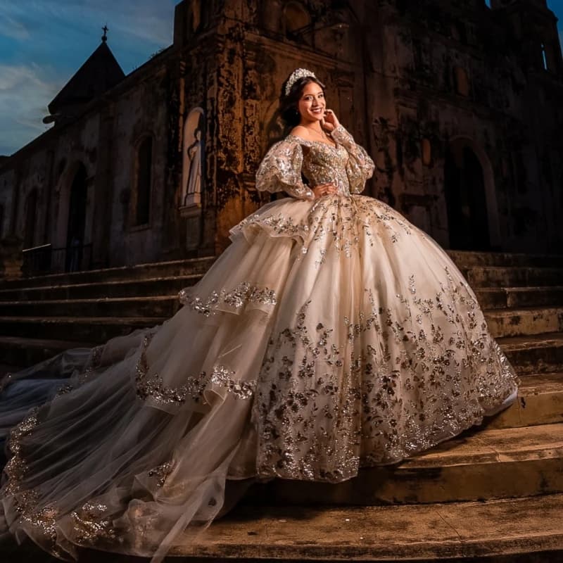 Abiti Quinceanera lucidi champagne con spalle scoperte Applique con paillettes Perline in pizzo Tull di cristallo Manica a sbuffo Festa di compleanno Dolce