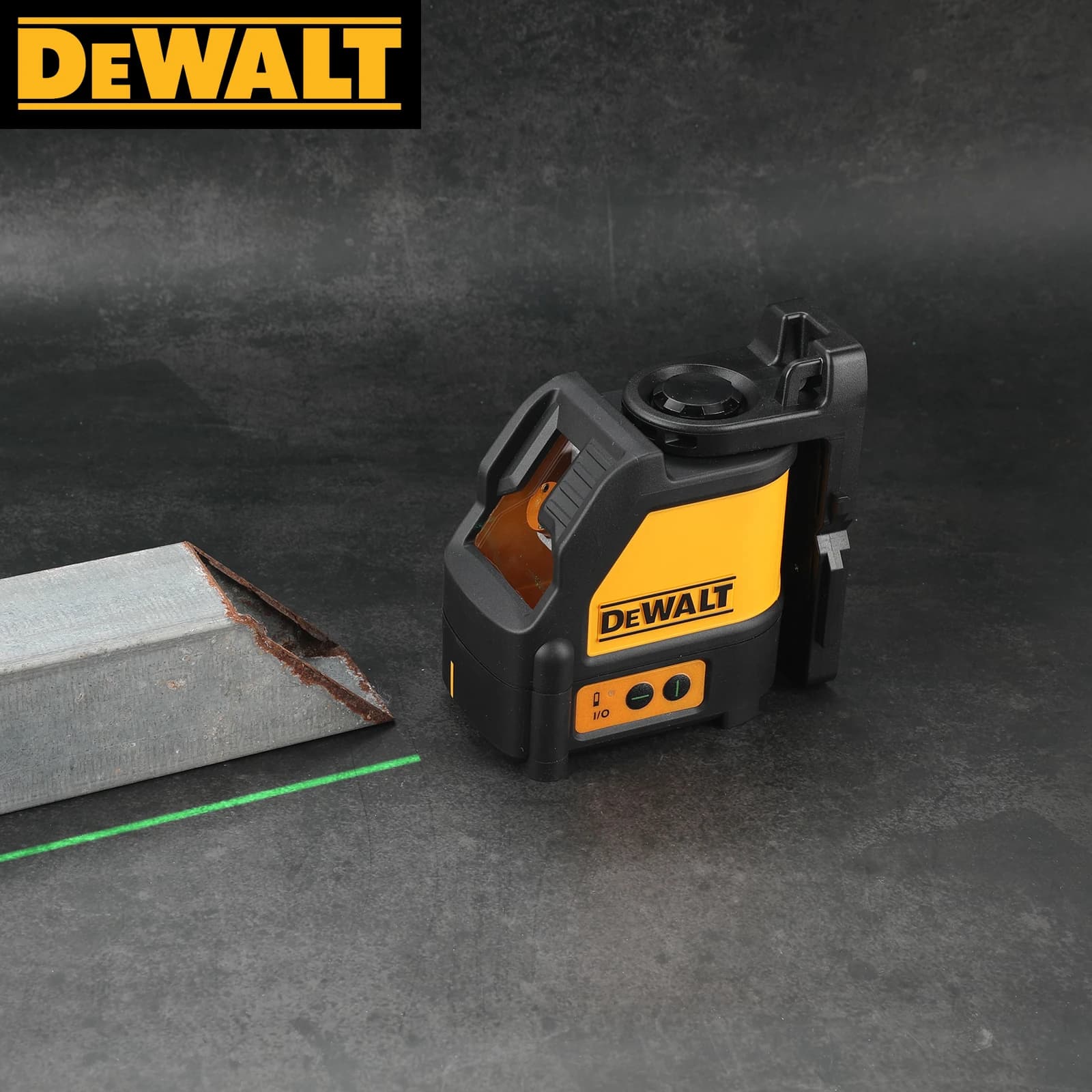 Livella Laser Verde DEWALT a 2 Linee Autolivellante, Portata 50M, Impermeabile IP54, Supporto Magnetico per Allineamento Piastrelle e Pareti