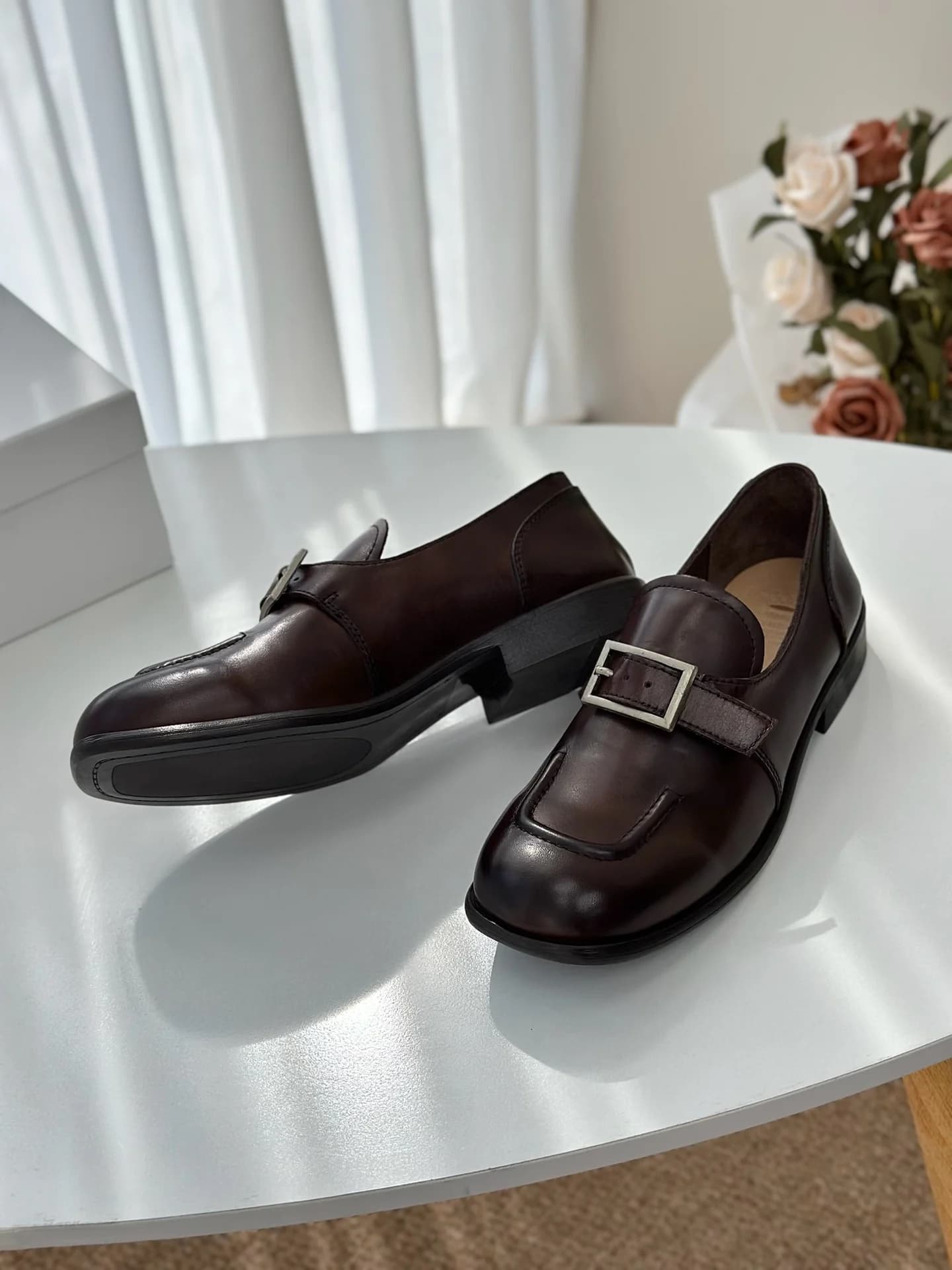 Mocassini neri da donna con fibbia, realizzati a mano in vera pelle, scarpe comode