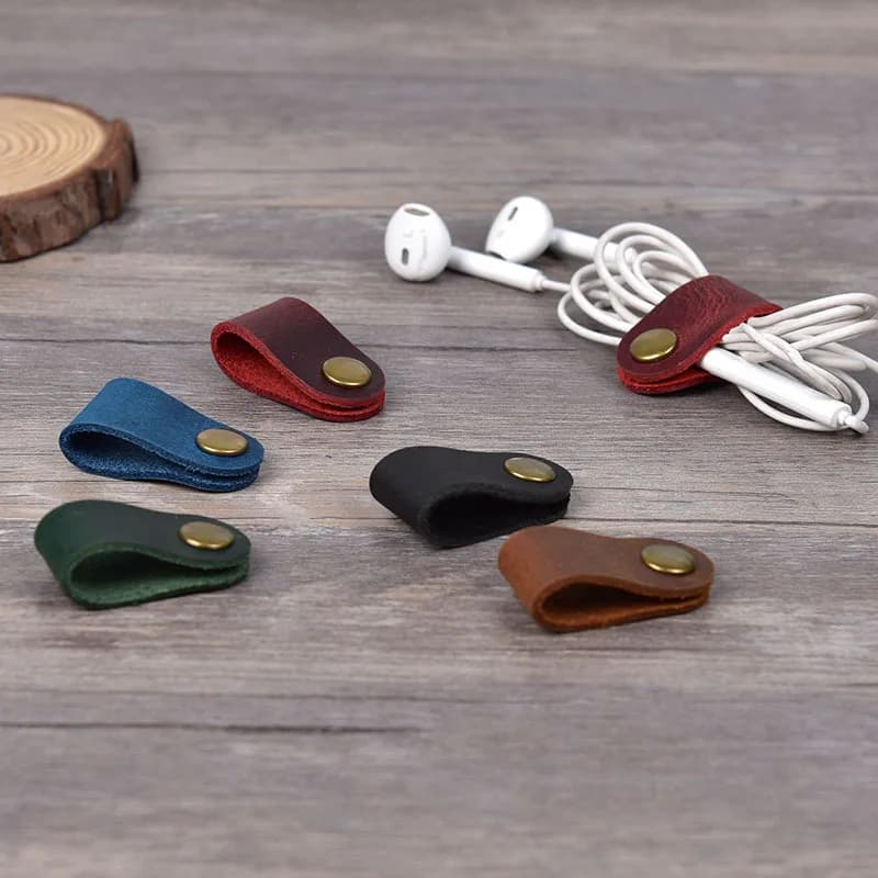 Organizzatore di cavi per auricolari Supporto per avvolgicavo in vera pelle Cavo per linea dati Spina Avvolgitore per bobina Clip Wrap Strumento per filettatura