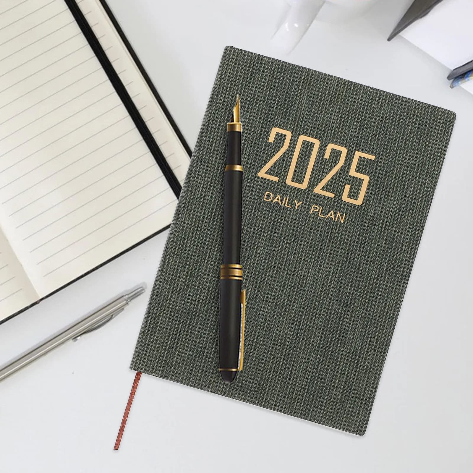 Agenda Giornaliera 2025 A5 Multifunzione, Pianificatore Settimanale e Mensile, Quaderno Portatile per Scrittura e Organizzazione