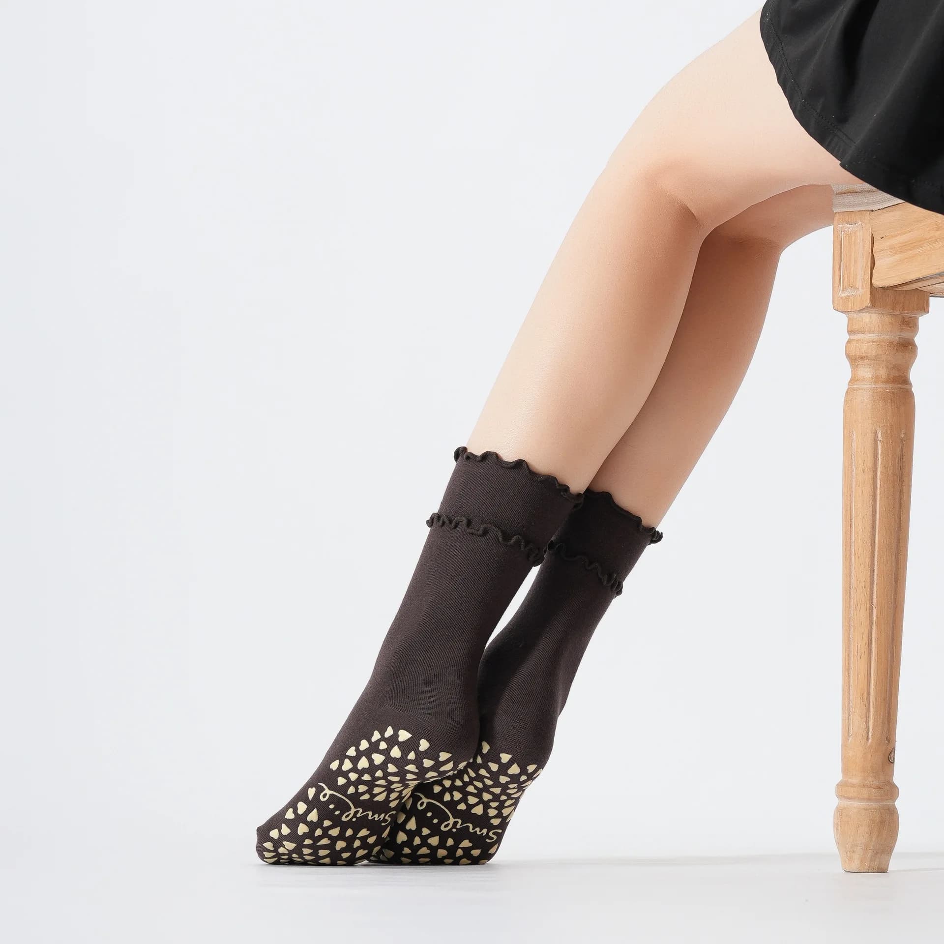 2026 Spring Women's Ruffled Edge Mid-Calf Yoga Socks Non-Slip Solid Color Preppy Style Sweat-Absorbent Floor Grip